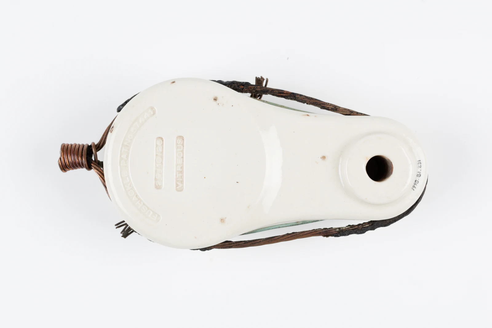 White ceramic fuse-holder base with exposed copper contacts; representative historical fuse-holder family image, not a Mersen BFF32F1 photograph.